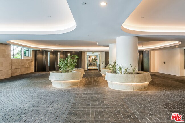 Building Photo - 10777 Wilshire Blvd