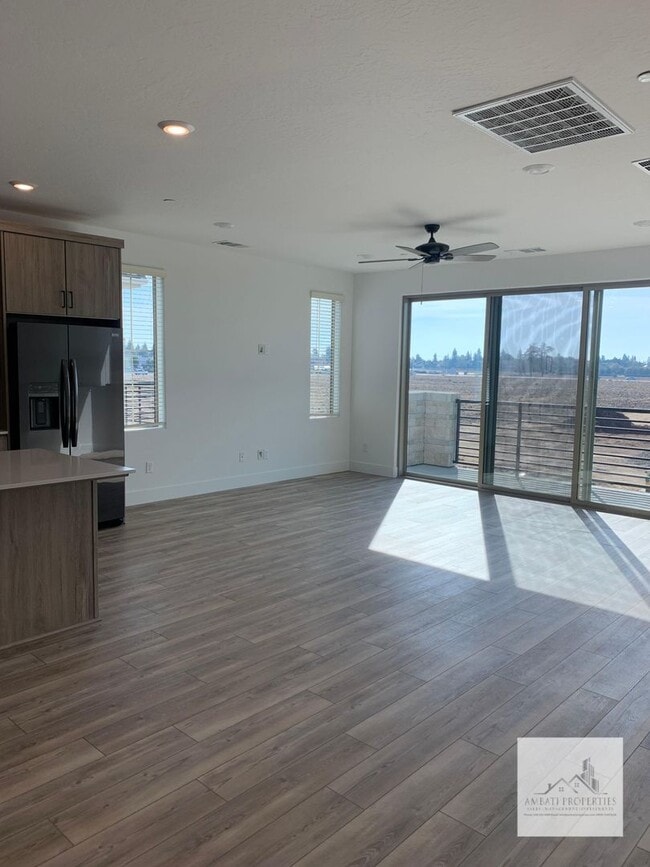 Building Photo - 490 W Mahogany Ln