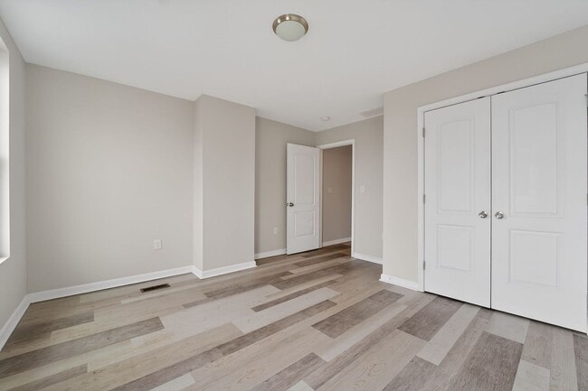 Building Photo - 2 bed 1.5 bath rowhome in Baltimore!