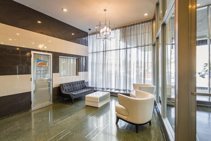 Building Photo - 5650 N Sheridan Rd