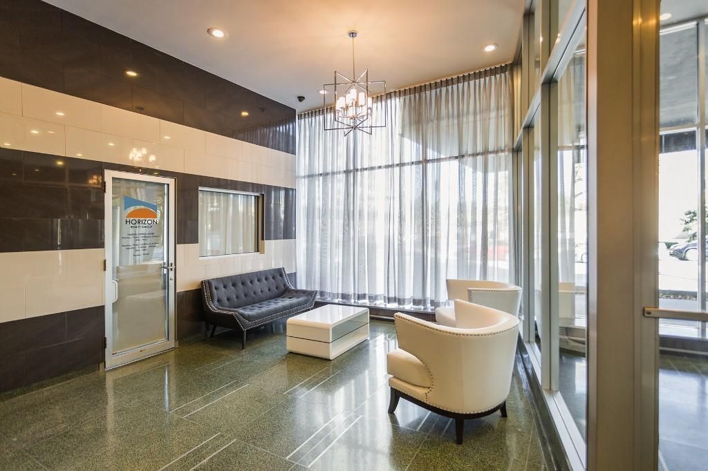 Building Photo - 5650 N Sheridan Rd