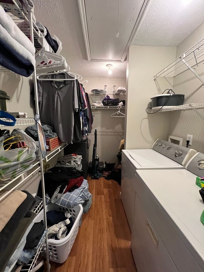 Building Photo - Charming townhome close to Cherry Point!