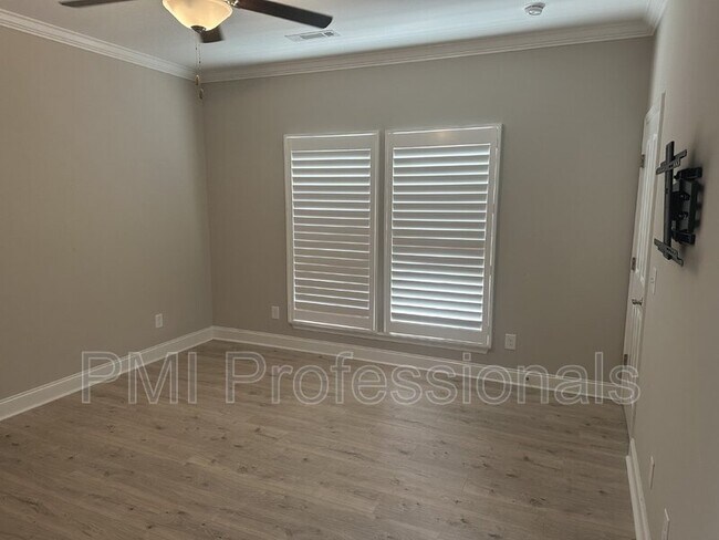 Building Photo - 1022 Stoneleigh Ln