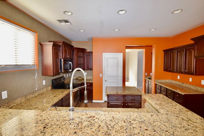 Building Photo - Beautiful Queen Creek home with a Pool!