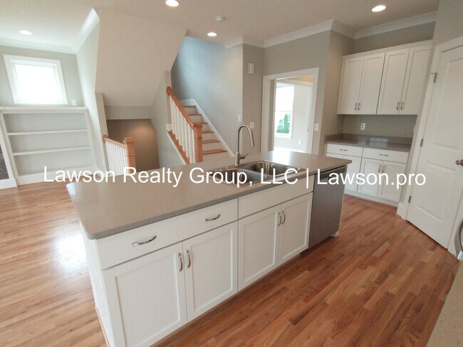 Building Photo - Upscale Three Bedroom in Colonial Green with Garage