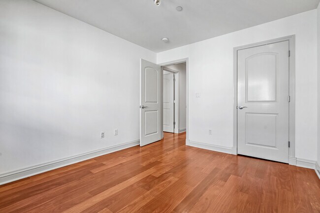 Building Photo - 985 N Michillinda Ave