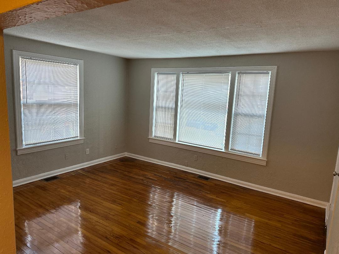 Livingroom - 2743 Riverside Ave
