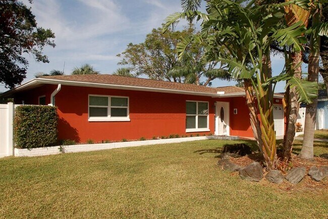 Building Photo - 468 Limewood Ave