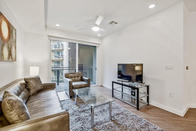 Primary Photo - 8875 Costa Verde Blvd