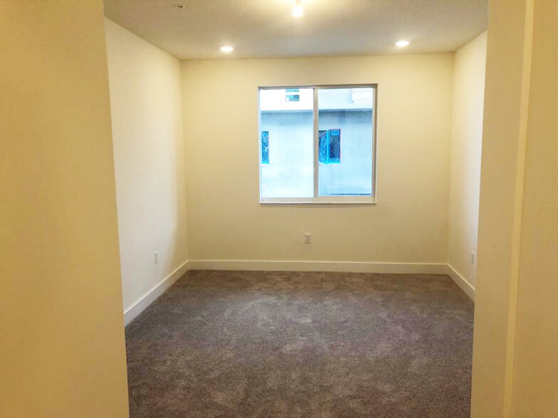 Building Photo - 10229 NW 64th Ter