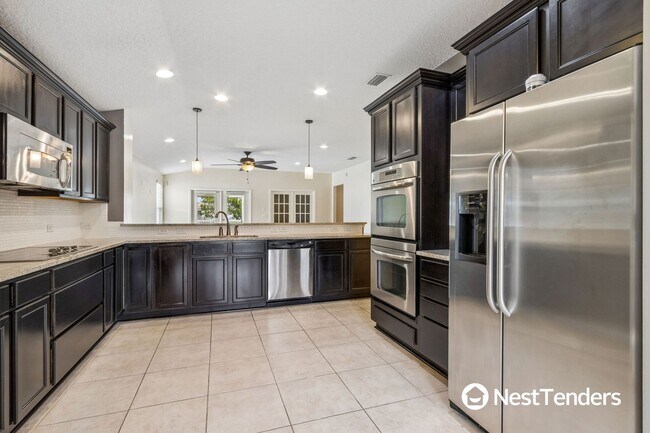 Building Photo - Beautiful Amelia Concourse Home!