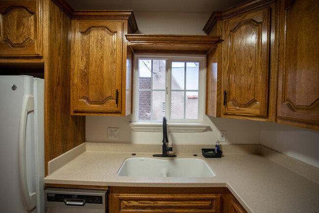 Kitchen - 4271 Rosilyn Dr