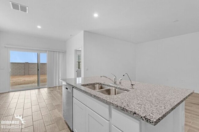 Building Photo - Beautiful 3Bdm 2Ba Home with Modern Updates in Coolidge!