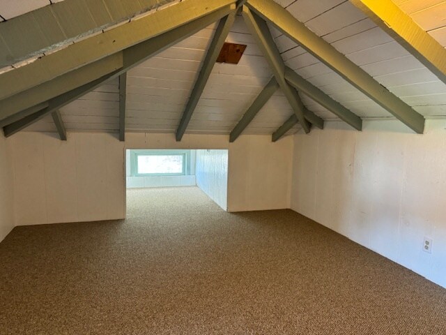 Building Photo - 585 Laine St