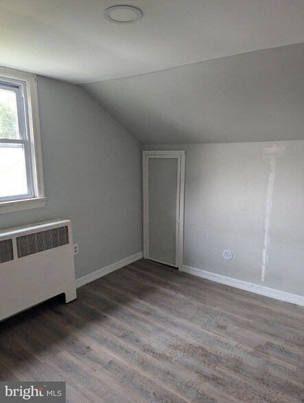 Building Photo - 411 E Cherry St