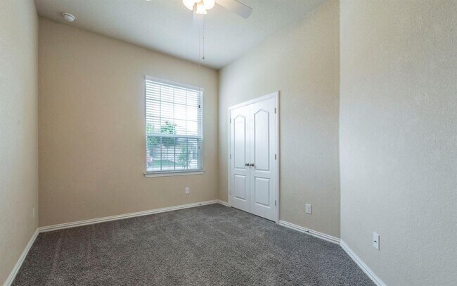 Building Photo - 8021 Arezzo Dr