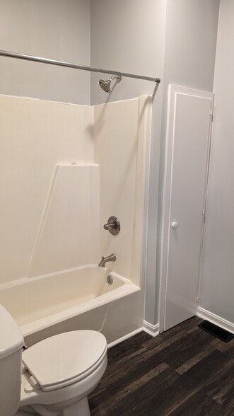 Bathroom - 929 N Randolph Ave