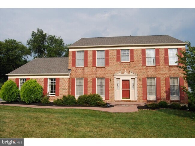 Primary Photo - 5 Fox Chase Ln