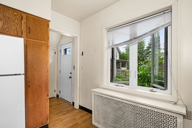 Building Photo - AVAILABLE NOW! 3 Bed/ 1 Bath Single Family...