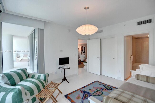 Building Photo - 2627 S Bayshore Dr