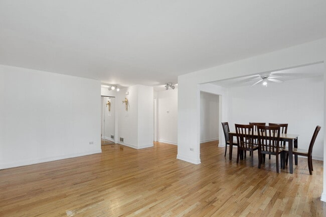 Building Photo - 7070 N Ridge Blvd