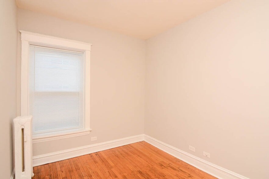Building Photo - 4708 N Racine Ave