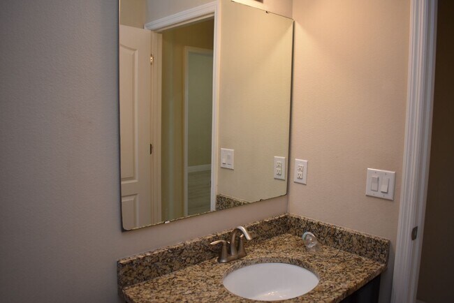 Building Photo - 5060 Creekside Park Ave