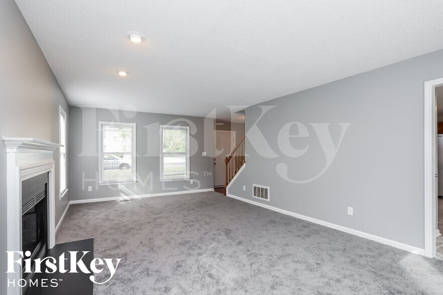 Building Photo - 4905 Chimney Springs Dr