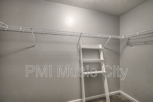 Building Photo - 1068 Ashmore Dr