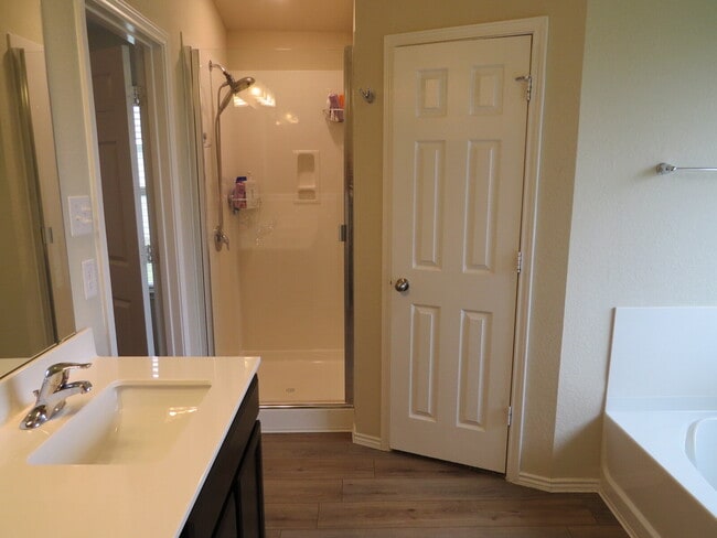Building Photo - "Charming 3-Bedroom Home with Elegant Gran...