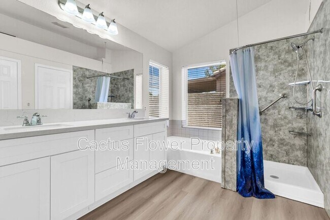 Building Photo - 1132 E Harbor View Dr