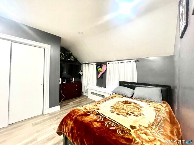 Building Photo - 368 Lakewood Rd