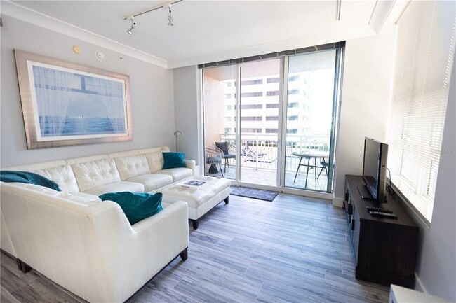 Building Photo - 1350 Main St