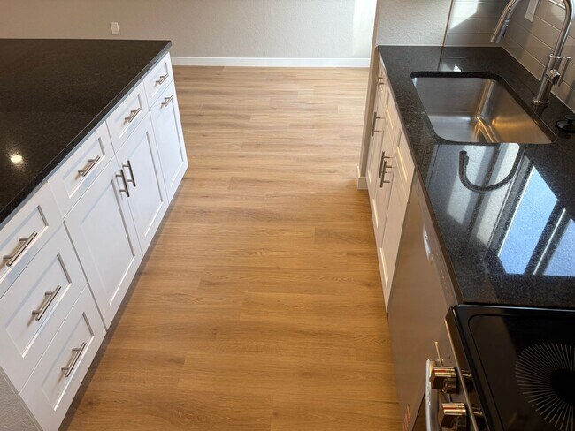 Building Photo - Completely Renovated 3 Bed 2 Bath Condo Downtown Pearl.  Brand New Interior!