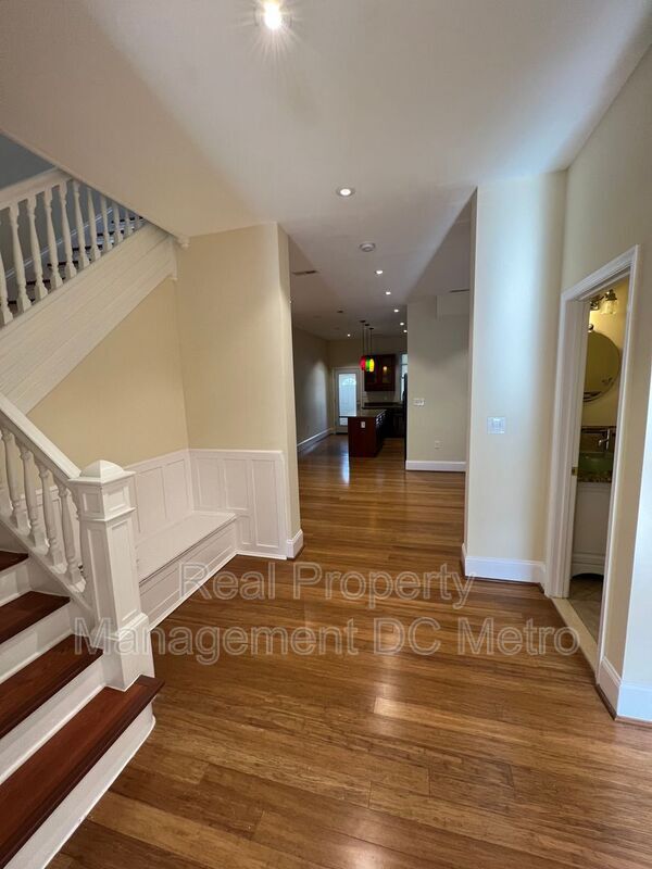 Building Photo - 32 Quincy Pl NE