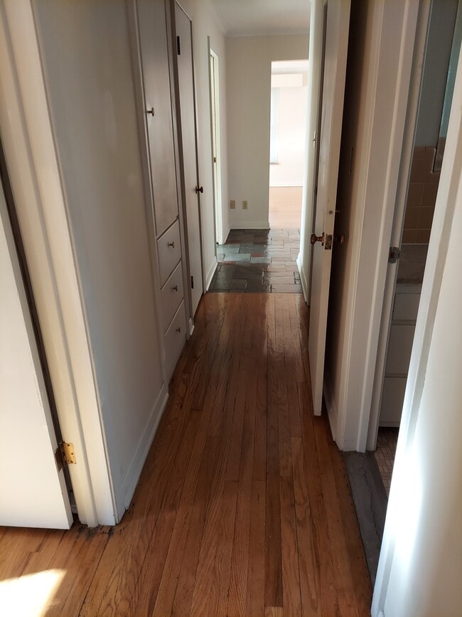 Building Photo - 2883 Charing Rd