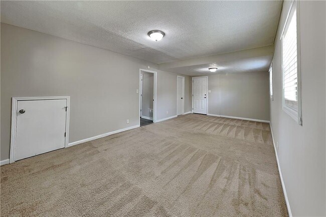 Building Photo - 1627 Eric Cir