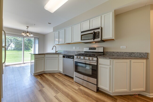 Building Photo - 2487 Dickens Dr