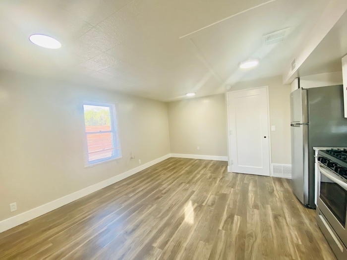 Building Photo - 2625 E Copper St