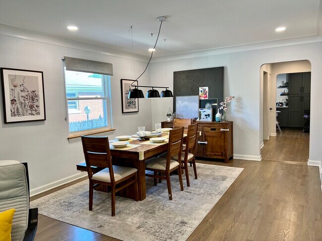 Building Photo - 940 N Oak Park Ave