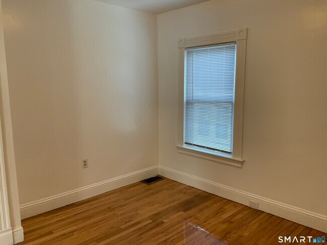 Building Photo - 13 Alger St