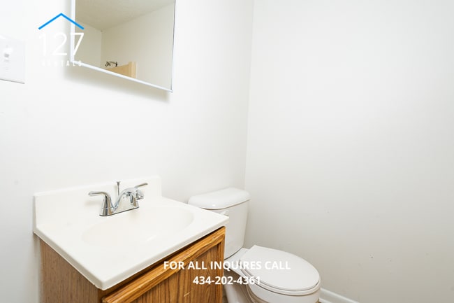 Building Photo - Charming Renovated 1-Bedroom Apartment in Madison Heights!