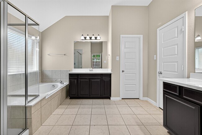 Building Photo - 17914 Logans Pine Dr