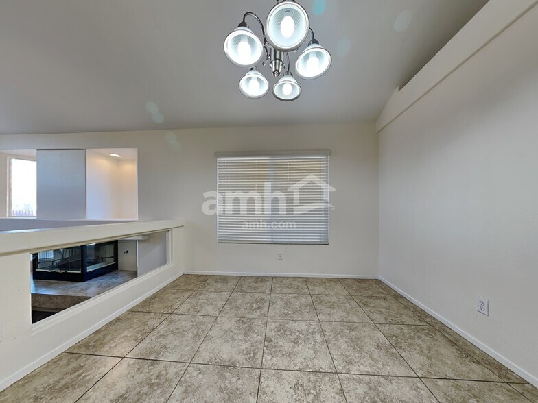 Building Photo - 1951 Silver Whisper Ave