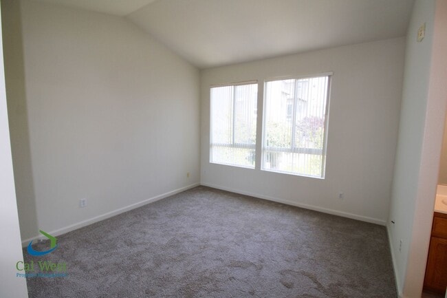 Building Photo - $3,695 - Spacious 2 Bedroom, 2.5 bath tri-level townhouse near Communication Hill in Lancaster Gates