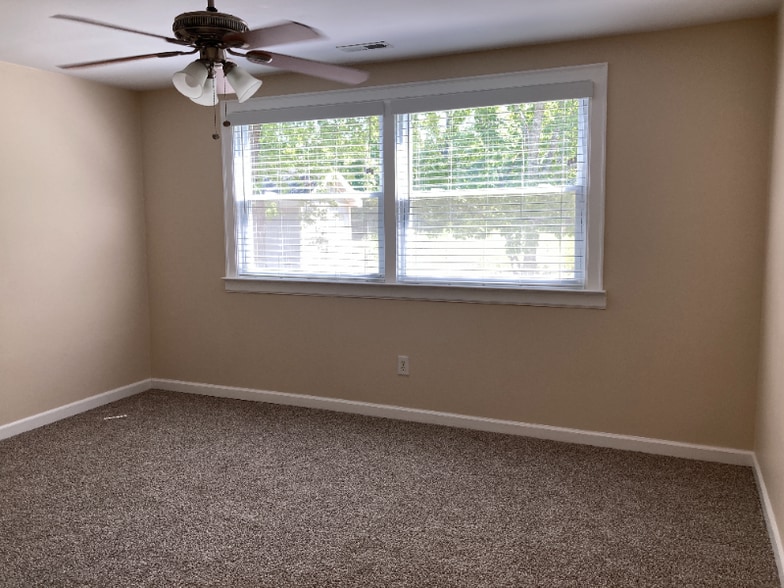 Building Photo - 309 Blade St