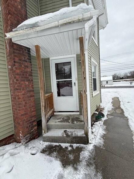 Building Photo - 421 NY-146