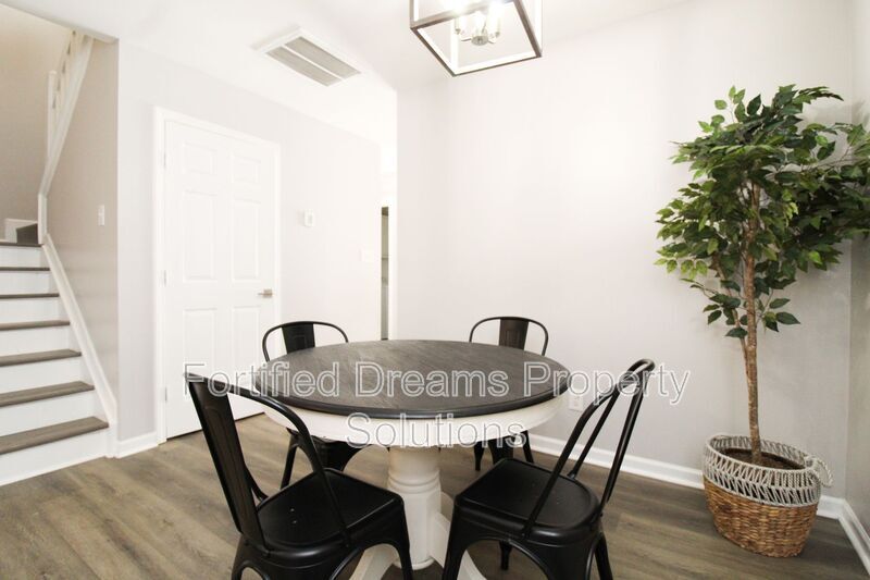 Building Photo - 310 Bridford Downs Dr