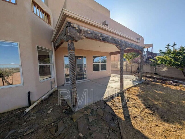 Building Photo - 511 Eugene Ct SE