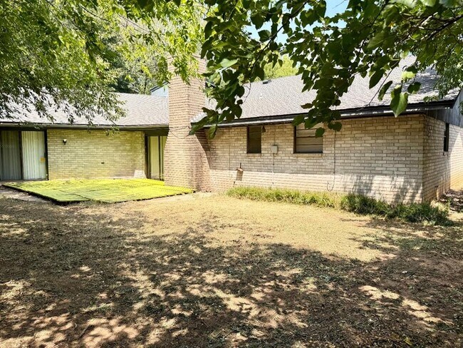Building Photo - 6612 Crow Cir